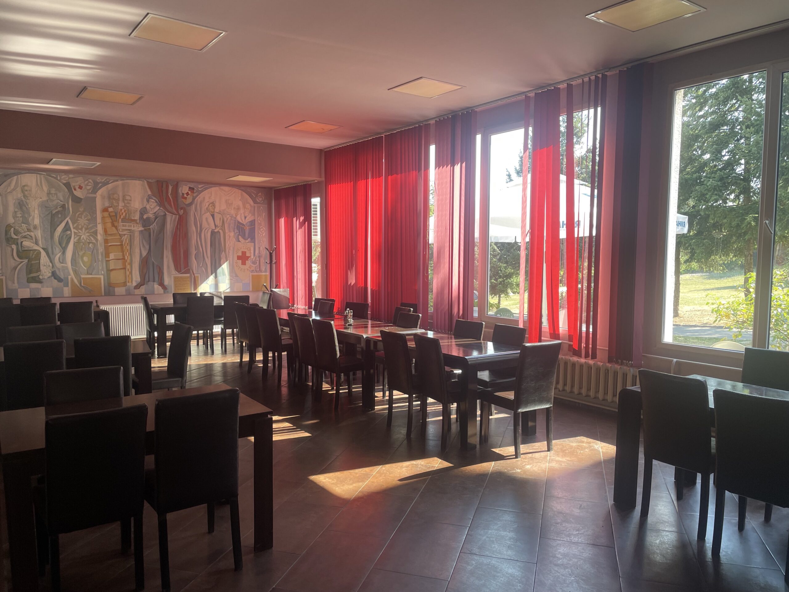 Ресторантът в НУЦ разполага със салон за 110 места.